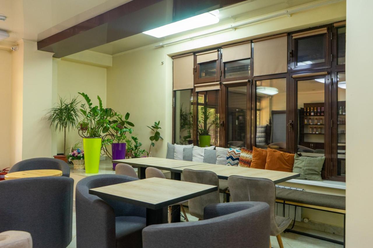 7 Days Hotel Almaty Ngoại thất bức ảnh