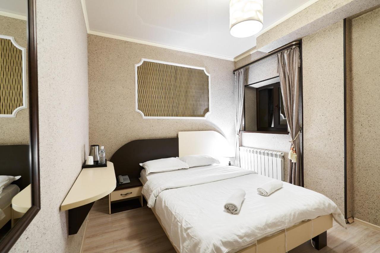 7 Days Hotel Almaty Ngoại thất bức ảnh