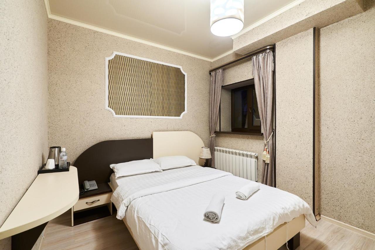 7 Days Hotel Almaty Ngoại thất bức ảnh